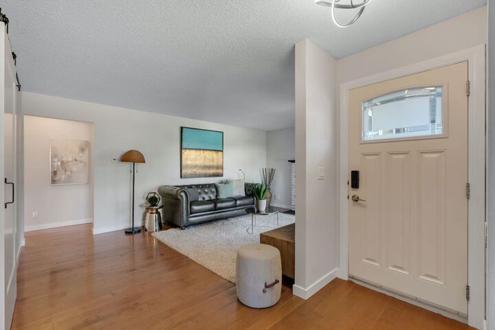 Property Photo: 24 Shawcliffe Road SW AB T2Y 1G2