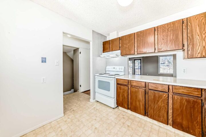 Property Photo:  4630 46 Avenue 6  AB T4H 1C6 