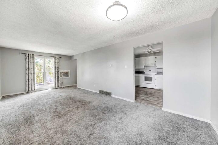 Property Photo:  5219 57 Street 8  AB T9V 0V4 
