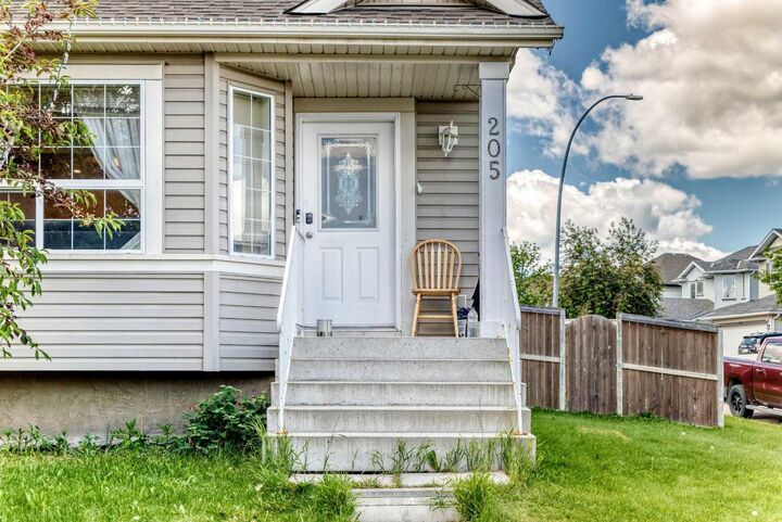 Property Photo: 205 Hidden Hills Place NW AB T3A 6E3
