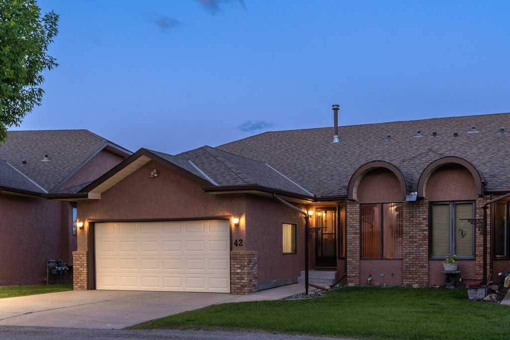 Property Photo:  42 Edgeland Close NW  AB T3A 3B1 