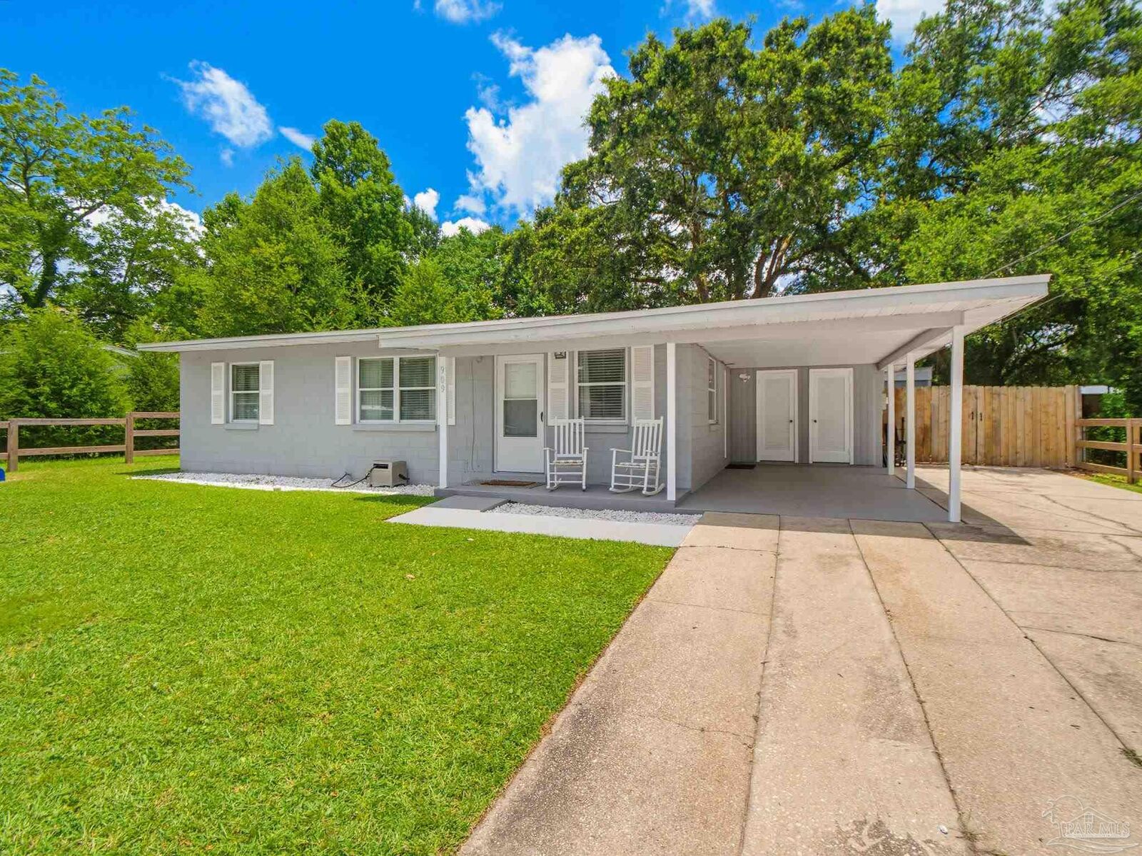 Property Photo:  909 Clearview Ave  FL 32505 