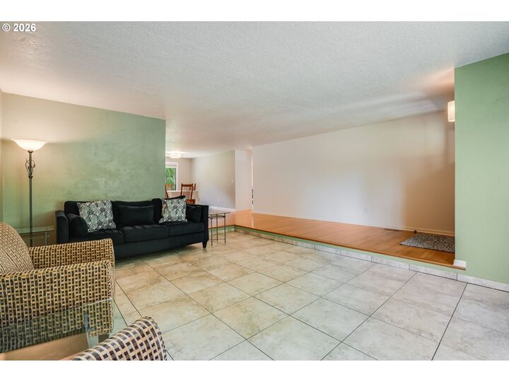Property Photo:  1408 Greentree Cir  OR 97034 