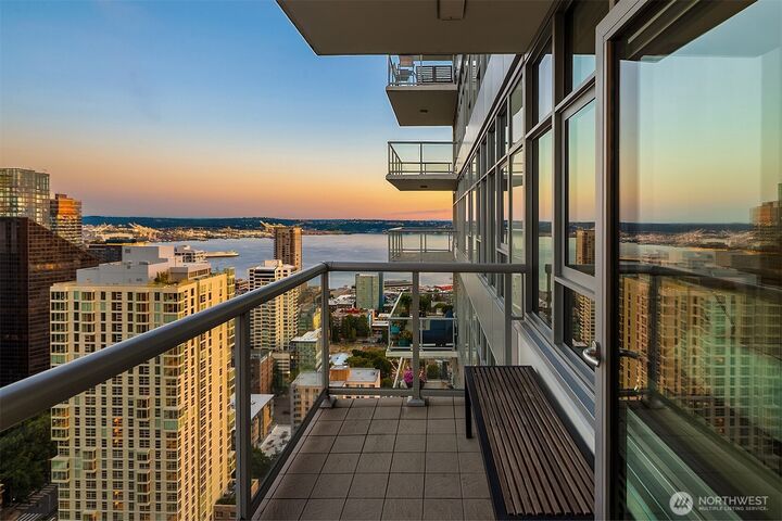 Property Photo:  588  Bell Street 3704S  WA 98121 
