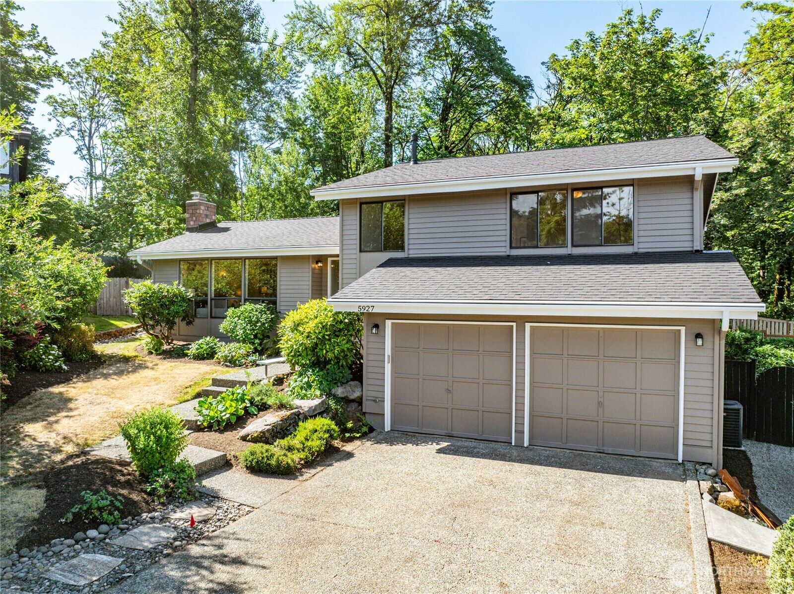 Property Photo:  5927  135th Place SE  WA 98006 