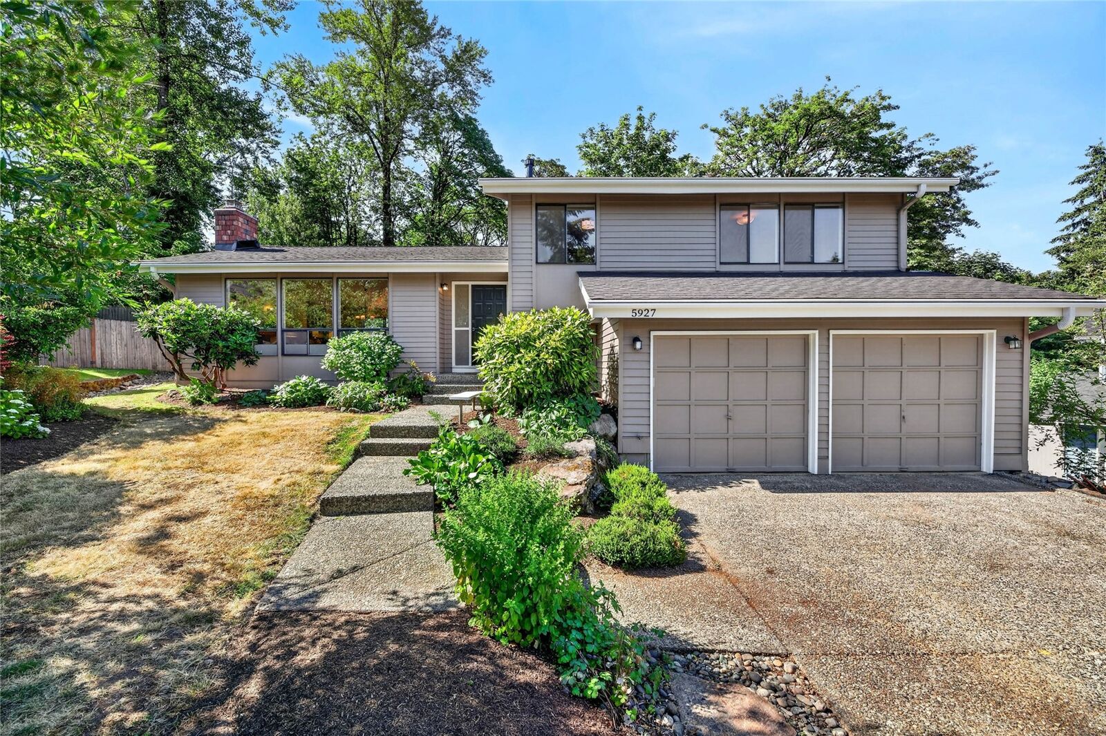 Property Photo:  5927  135th Place SE  WA 98006 