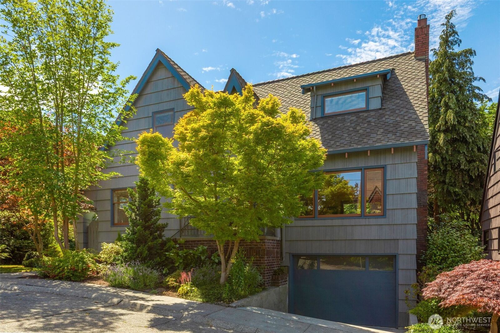 Property Photo:  2501  Nob Hill Place N  WA 98109 