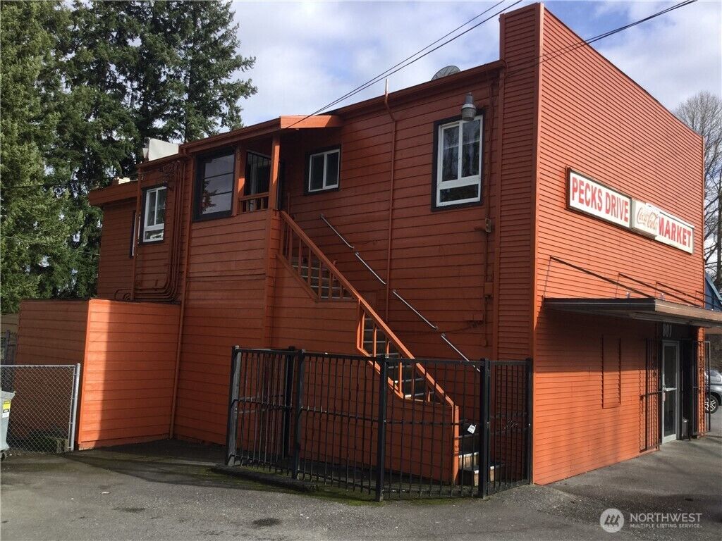 Property Photo:  801  Pecks Drive A  WA 98203 