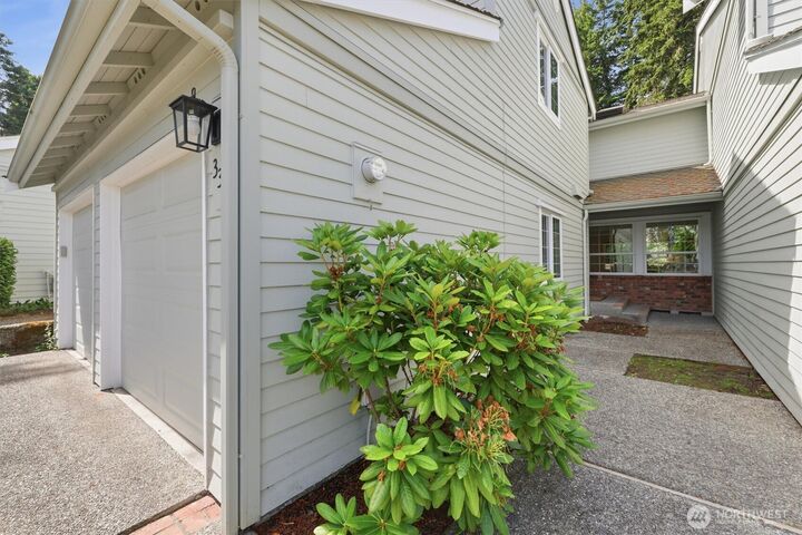 Property Photo:  333  145th Place SE  WA 98007 