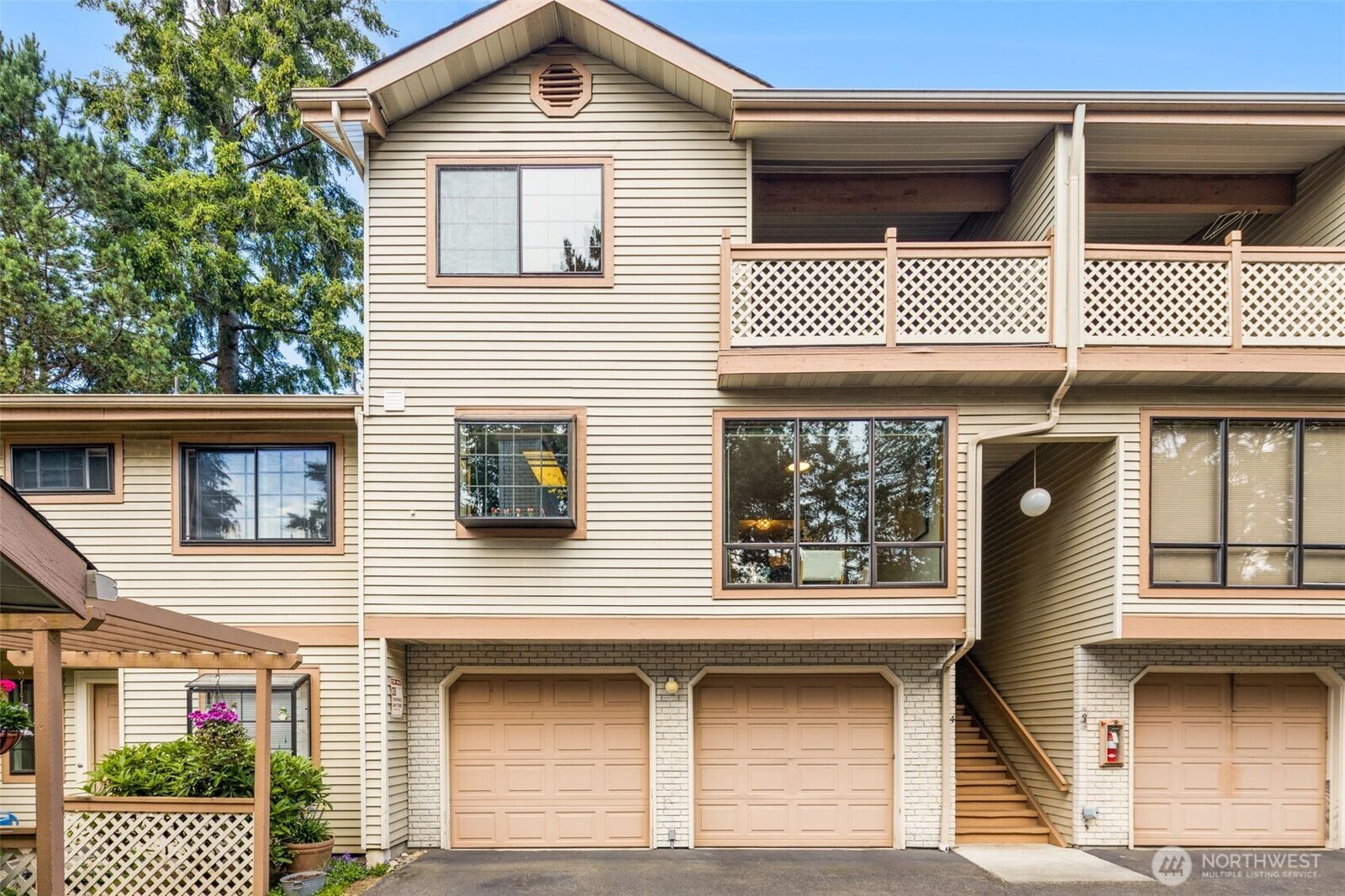 Property Photo:  1572 NE 177th Street A4  WA 98155 