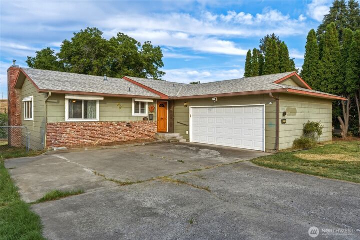 Property Photo: 1321 College Street OR 97862