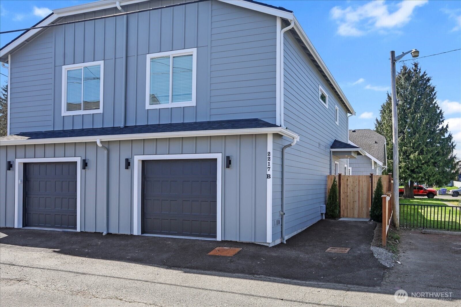 Property Photo:  2217  Hoyt Avenue C  WA 98201 