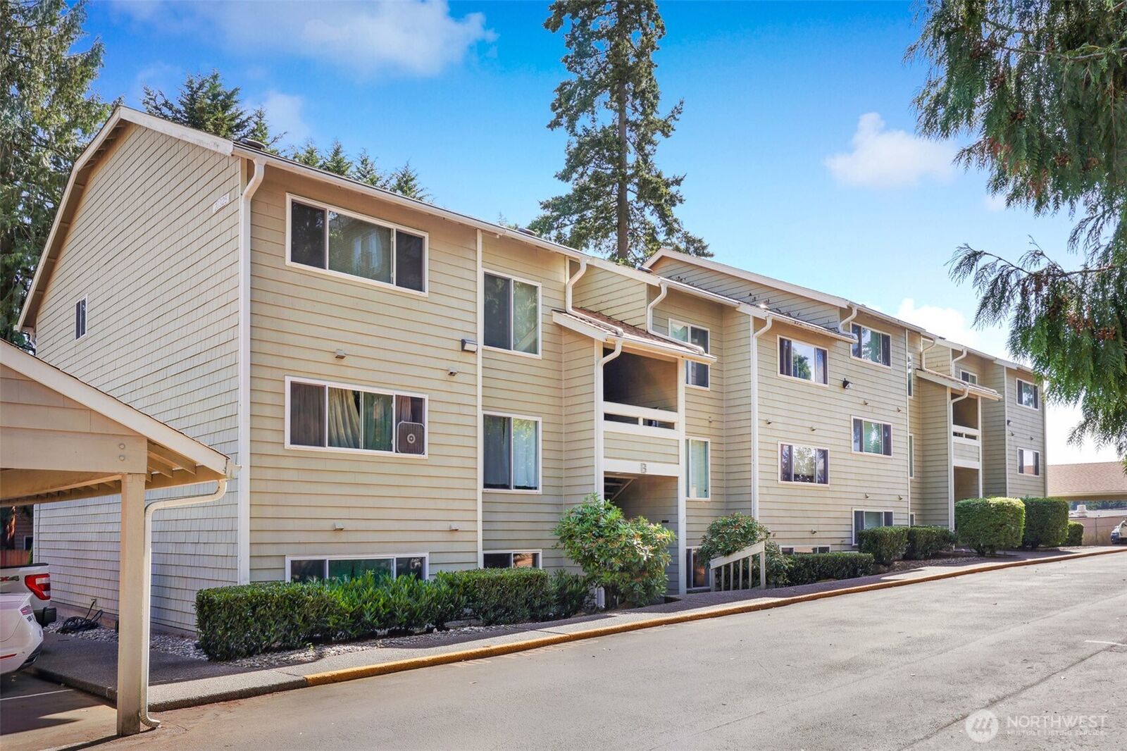 Property Photo:  20325  19th Avenue NE B102  WA 98155 