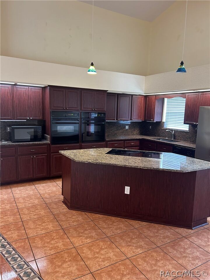 Property Photo:  1229 E Rockefeller Lane  FL 34442 