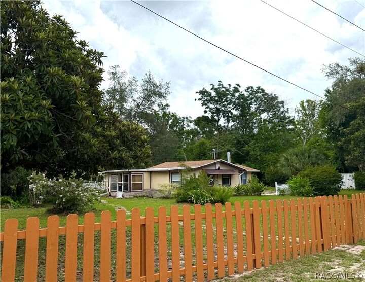 Property Photo:  202 S Central Avenue  FL 34452 