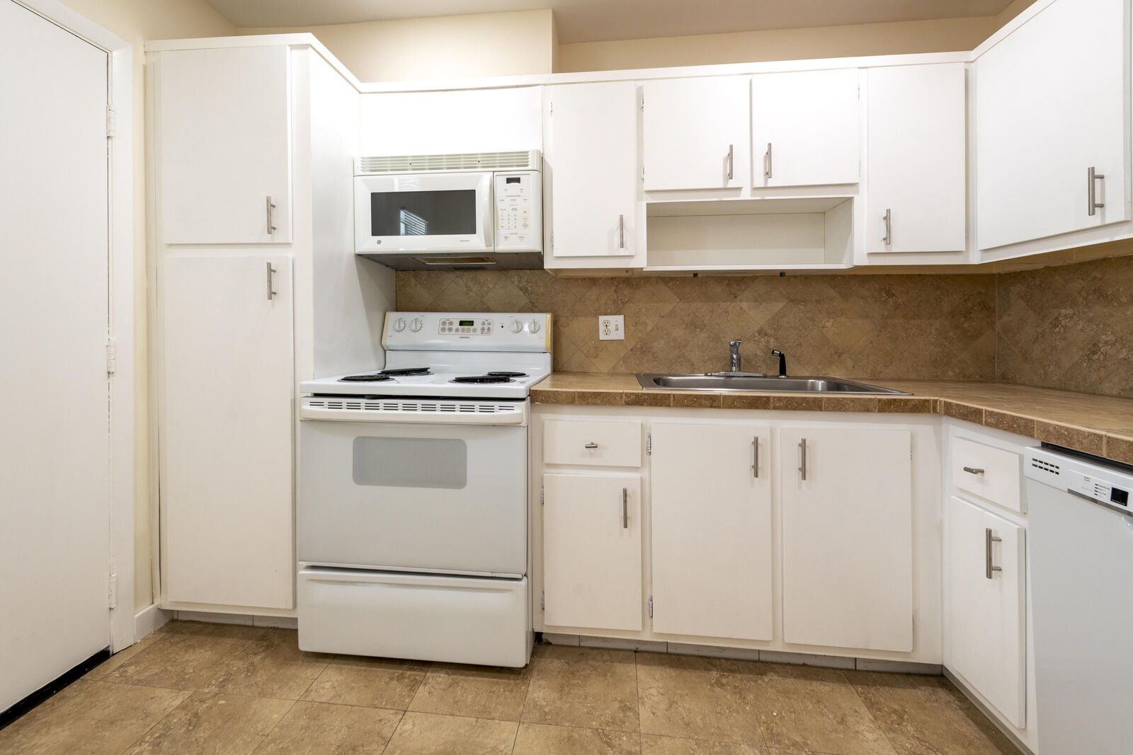 Property Photo: 6061 N Falls Cir Drive 402 FL 33319