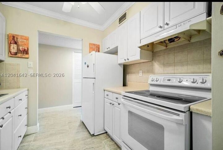 Property Photo:  250 NE 20th St 3030  FL 33431 