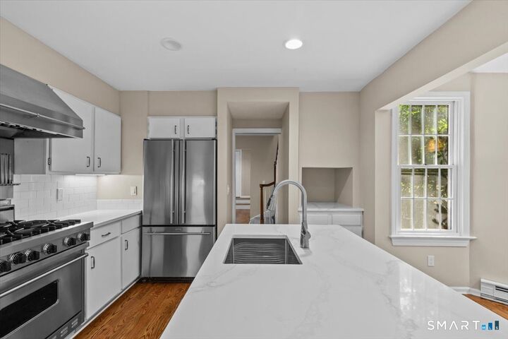 Property Photo:  20 Long Hill Farm  CT 06437 
