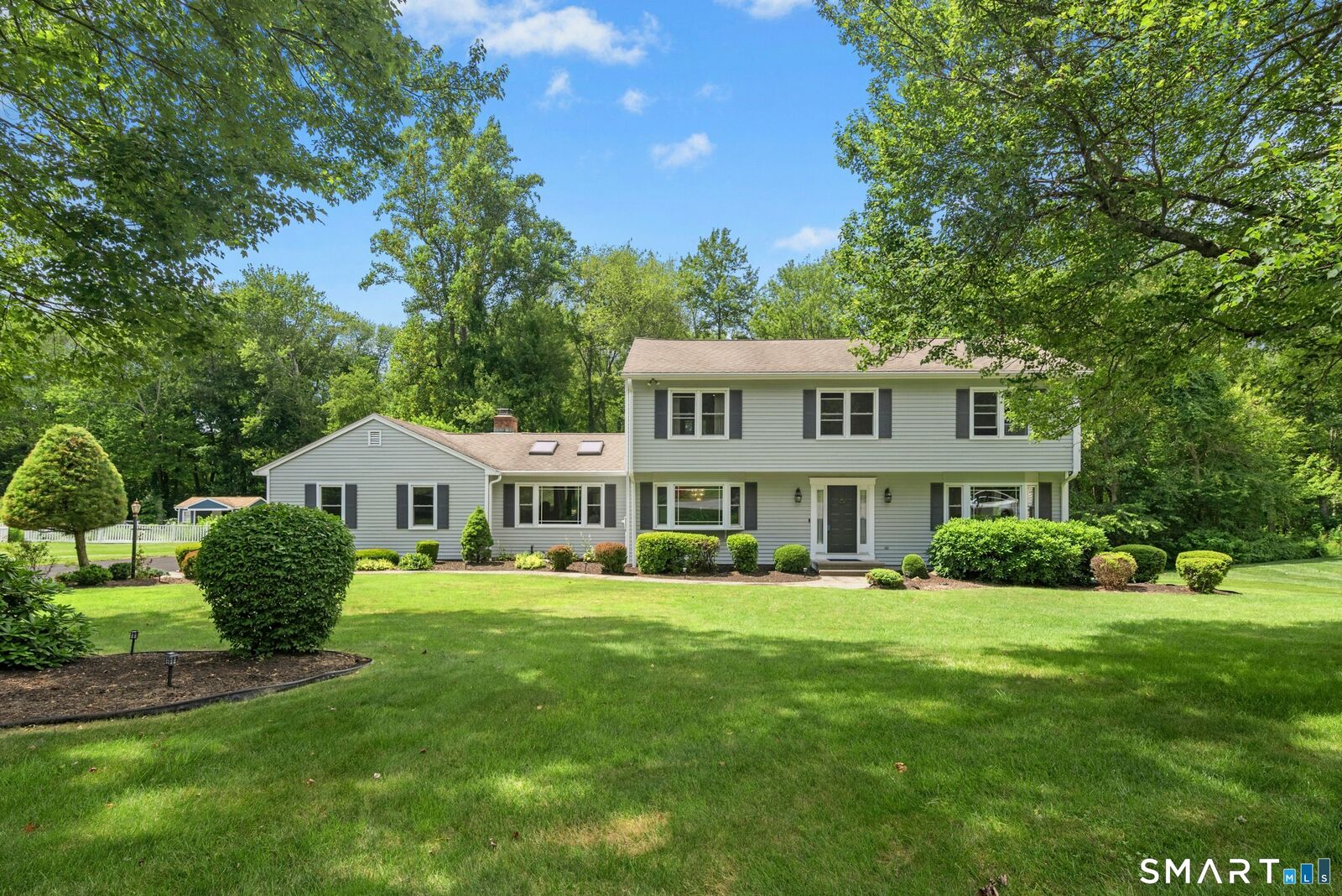 Property Photo:  33 Shawnee Lane  CT 06468 