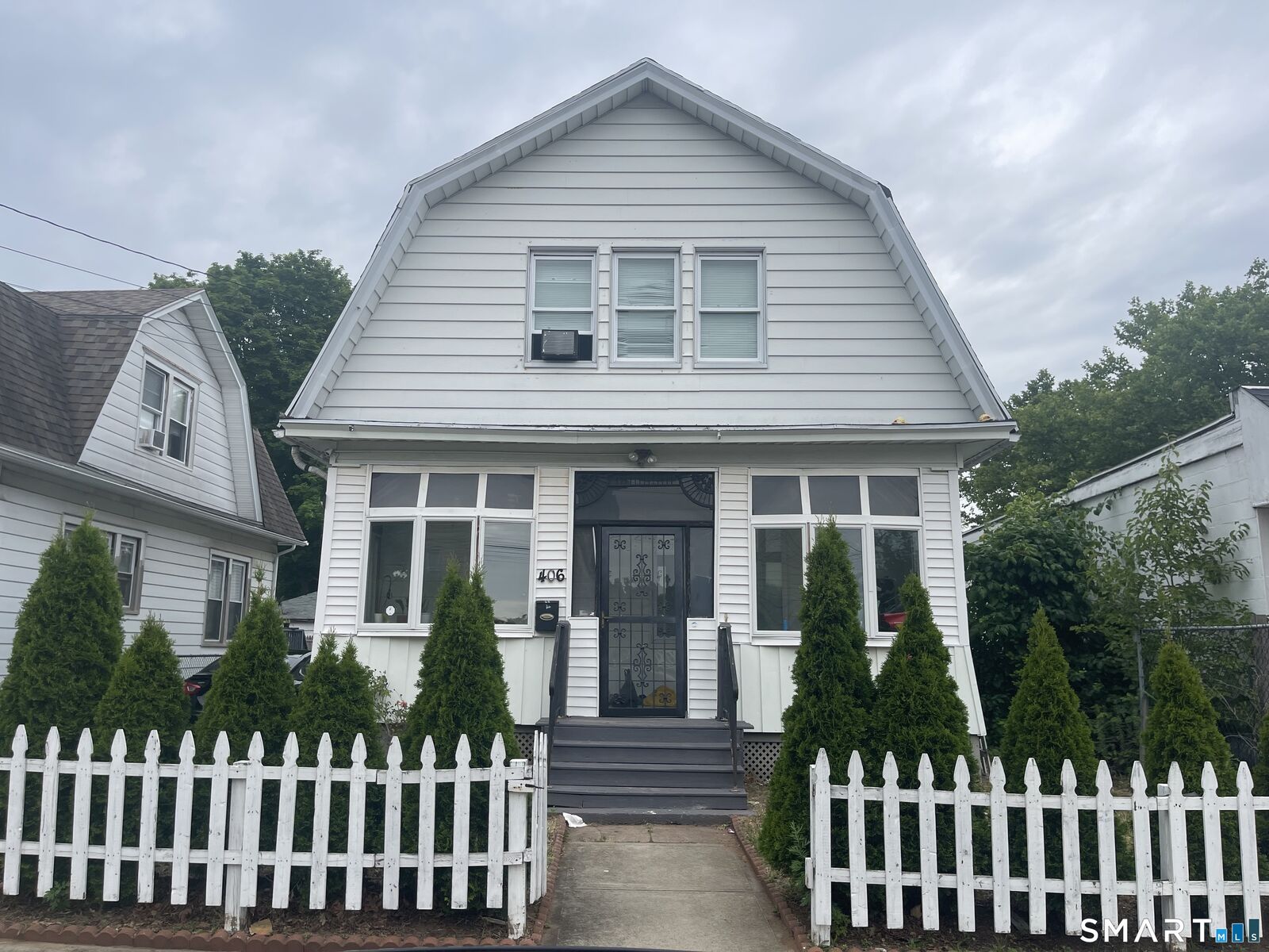 Property Photo:  406 Newhall Street  CT 06514 