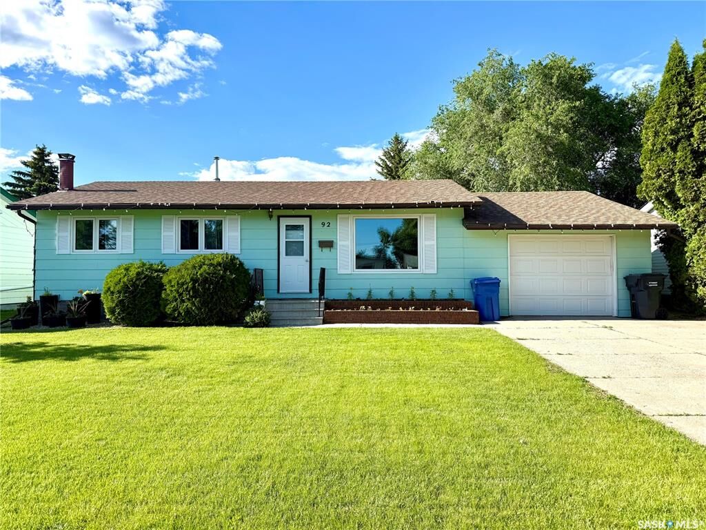 Property Photo:  92 Redwood Drive  SK S3N 2X7 