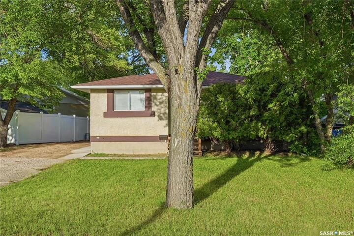 Property Photo:  166 Sangster Boulevard  SK S4R 6L5 
