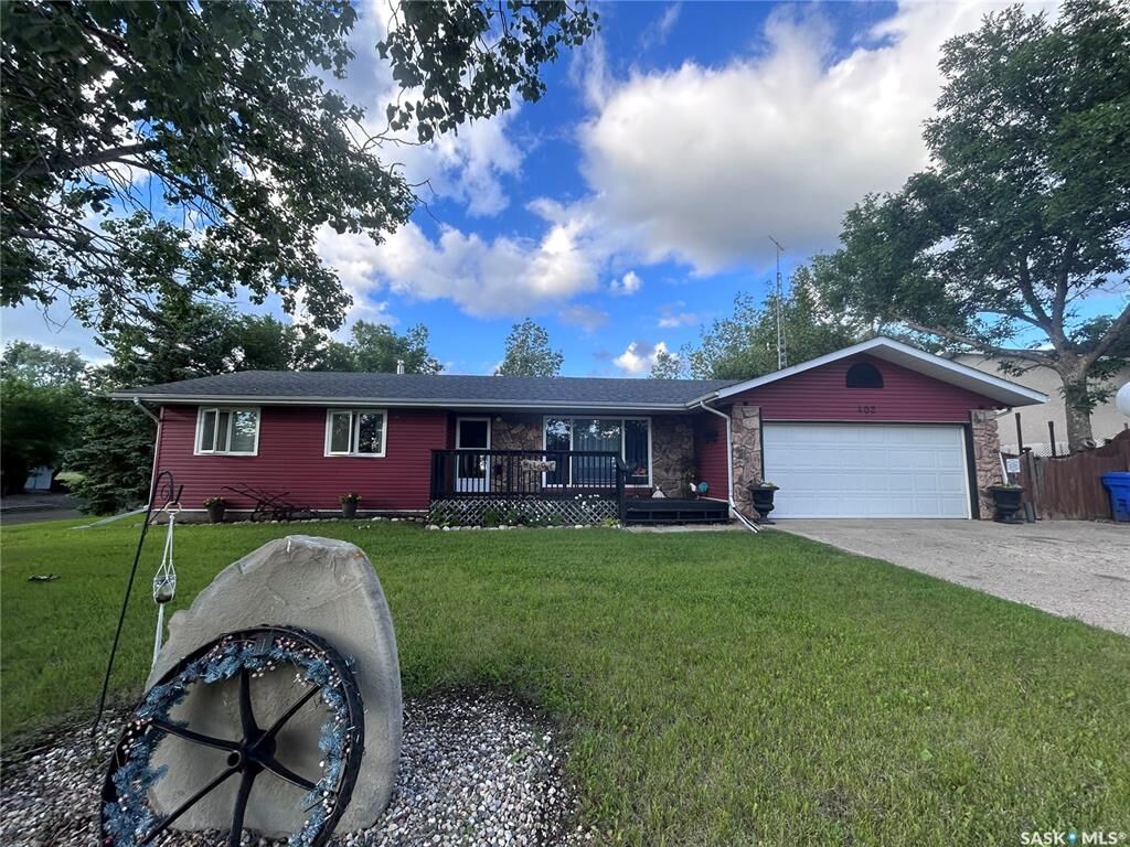 Property Photo:  402 1st Street N  SK S0C 1N0 