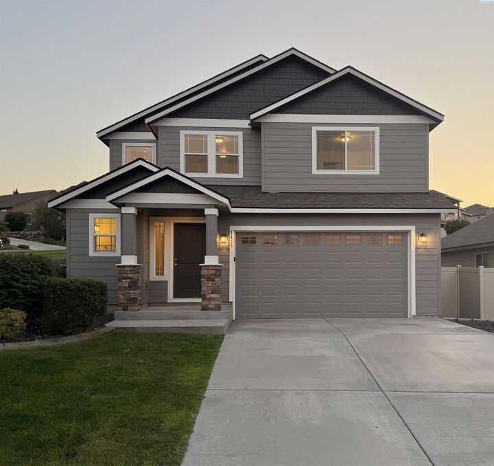 Property Photo:  1455 Azalea Ave  WA 99352 