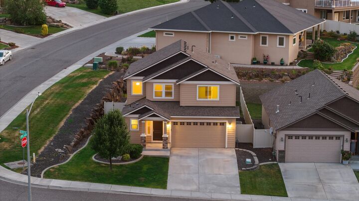 Property Photo:  1455 Azalea Ave  WA 99352 