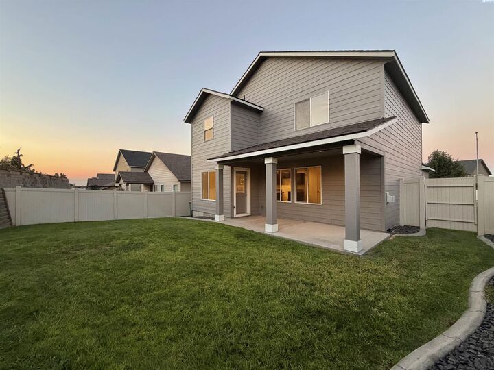 Property Photo: 1455 Azalea Ave WA 99352