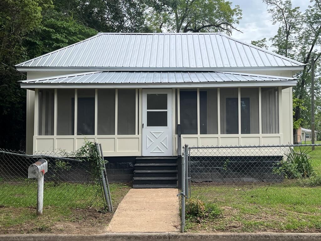 Property Photo:  102 Second Avenue  GA 31792 