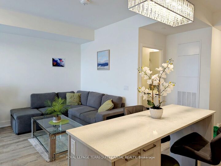 Property Photo:  185 Deerfield Road 217  ON L3Y 0G7 