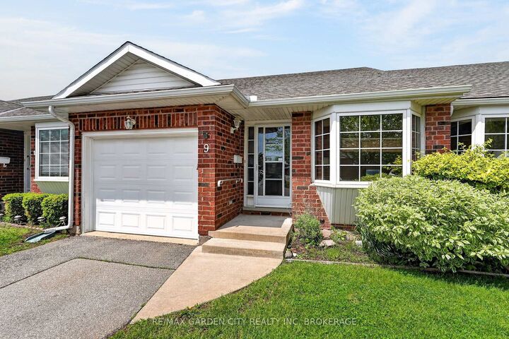 Property Photo:  162 First Street 9  ON L3B 4S2 