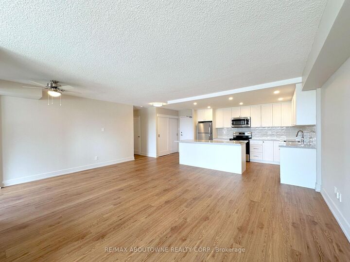 Property Photo:  165 La Rose Avenue 916  ON M9P 3S9 