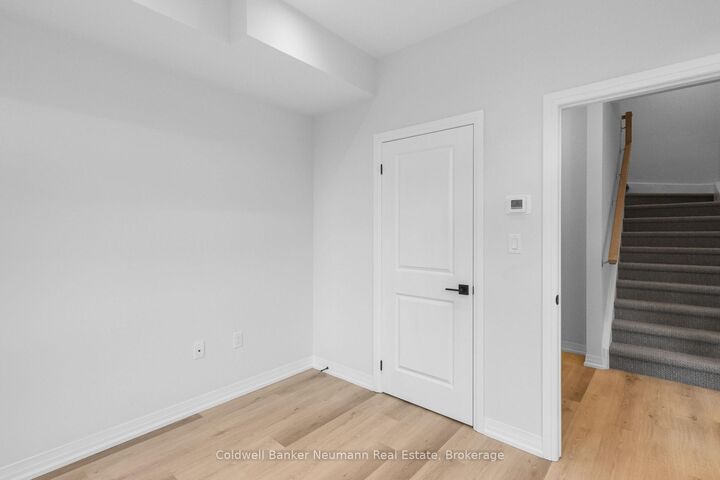 Property Photo:  155 Equestrian Way W 126  ON N3E 0E8 