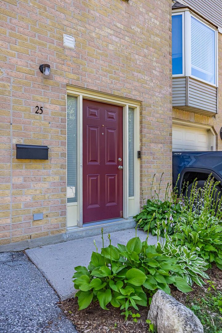 Property Photo:  9 Ailsa Place 25  ON N5Z 4Z6 