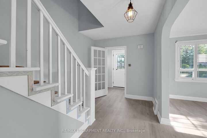 Property Photo: 9 Arlington Avenue ON L2P 3A3