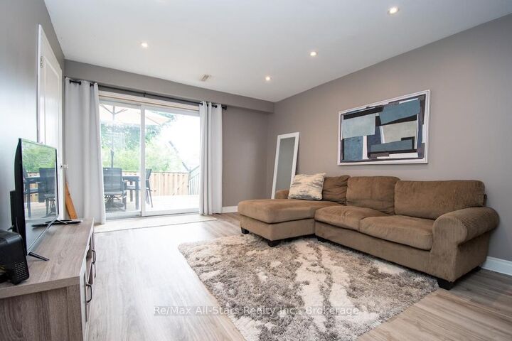 Property Photo:  72 Martin Road 16  ON L1C 3N3 