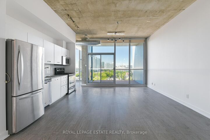 Property Photo:  60 Bathurst Street 1002  ON M5V 2P4 