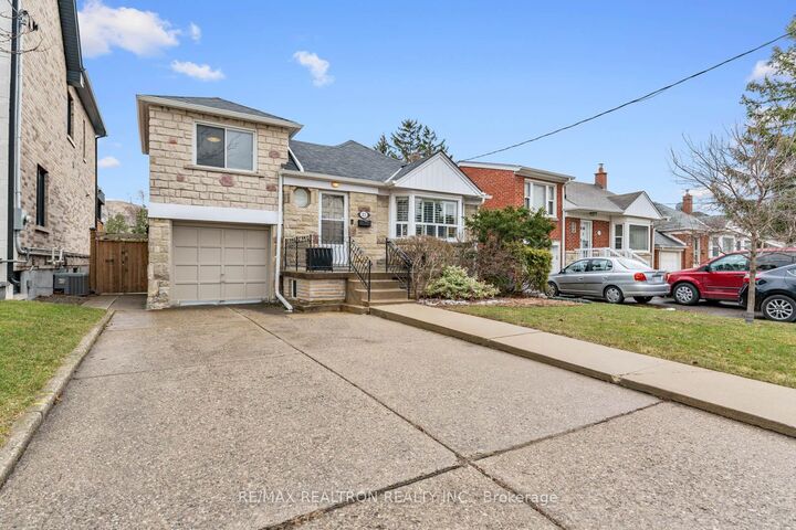 Photo de la propriété:  23 Allingham Gardens  ON M3H 1X7 