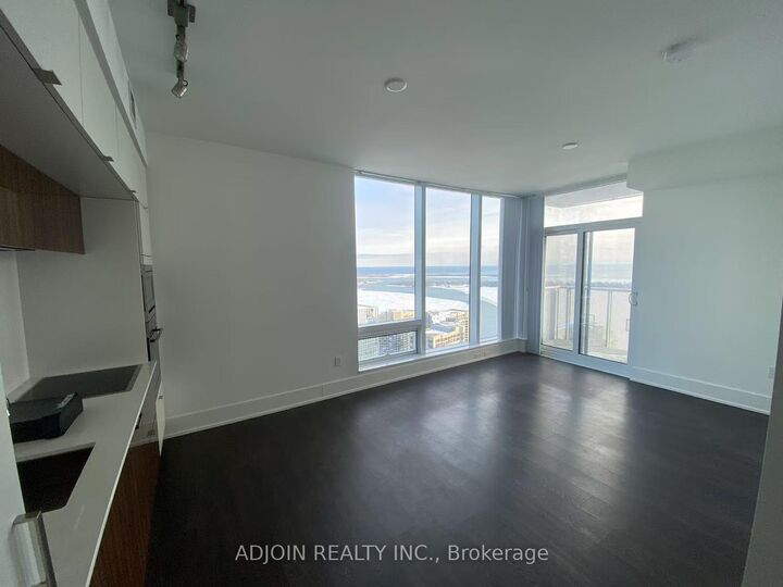 Property Photo:  10 York Street 5205  ON M5J 0E1 
