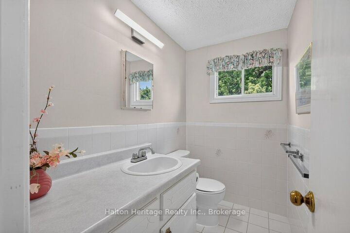 Property Photo: 476 East 37th Street ON L8V 4B9