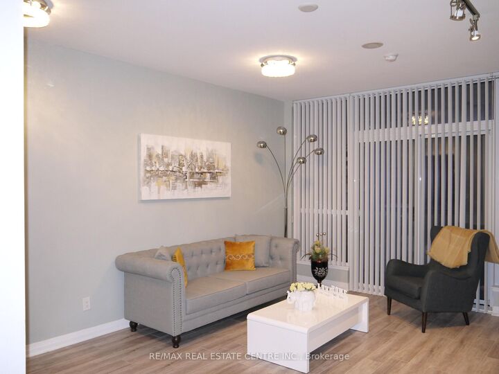 Property Photo:  8 Mercer Street 1612  ON M5V 0C4 