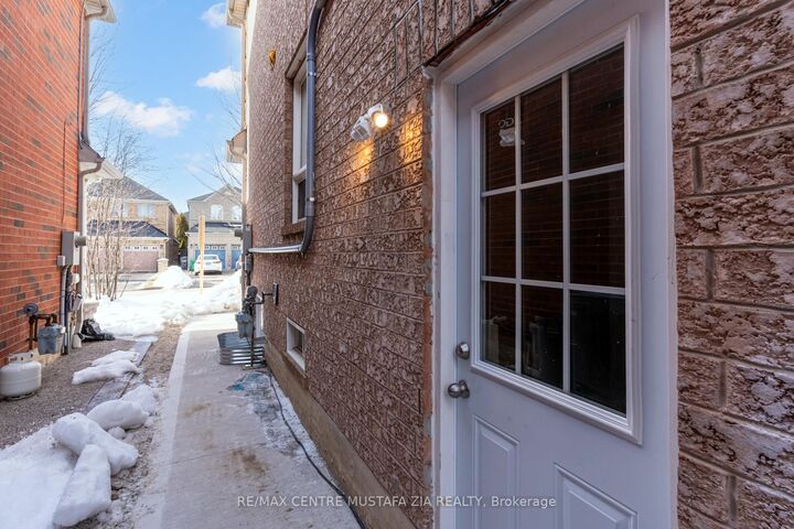 Property Photo:  3294 Respond Road Basement  ON L5M 7X4 