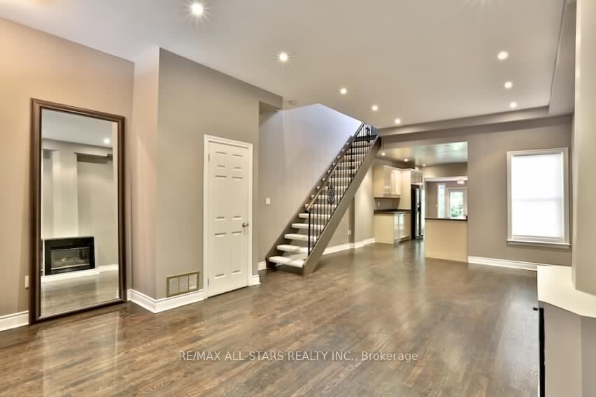 Property Photo:  68 Macpherson Avenue  ON M5R 1W8 