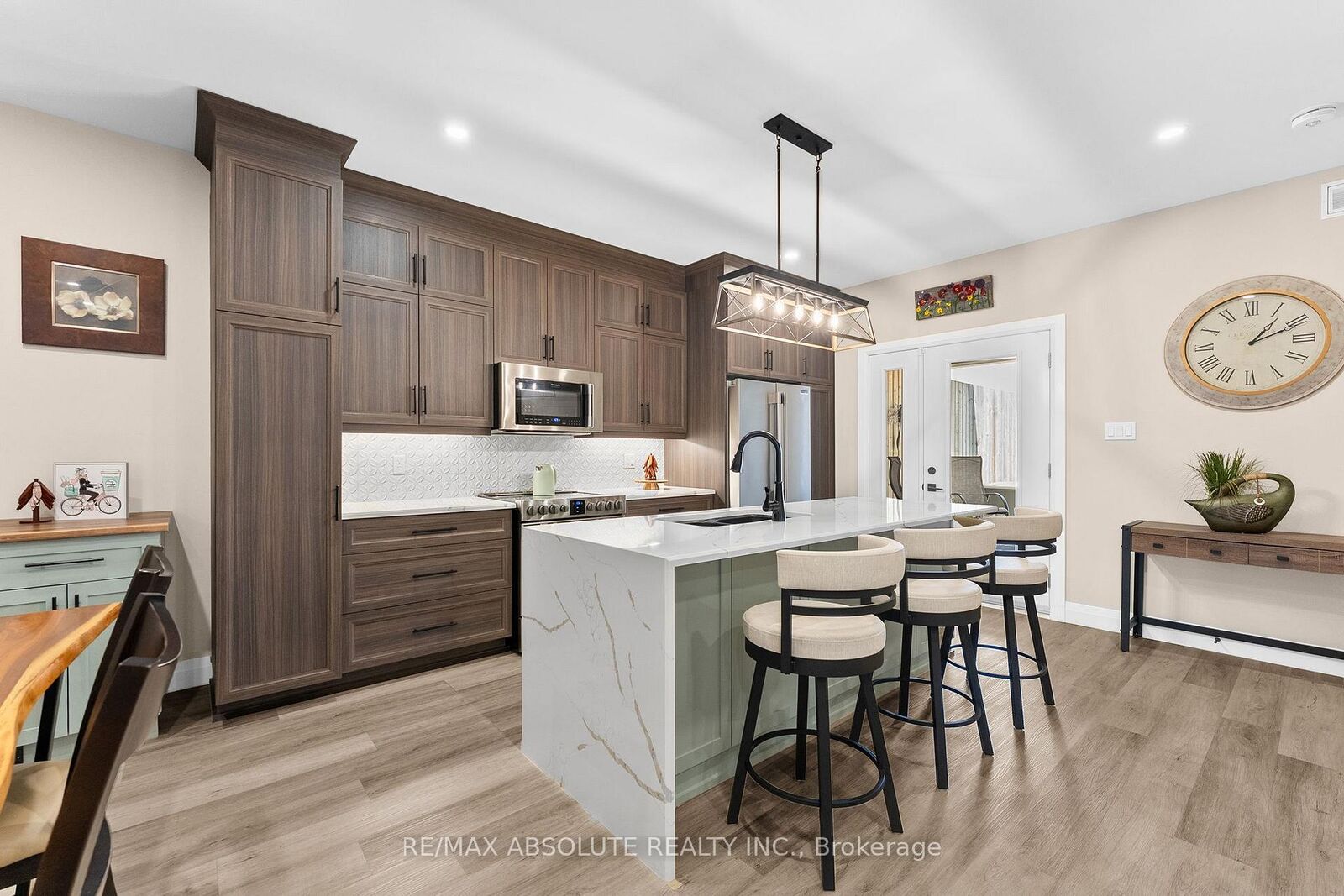 Property Photo: 323 Forestview Crescent ON K7V 0C4
