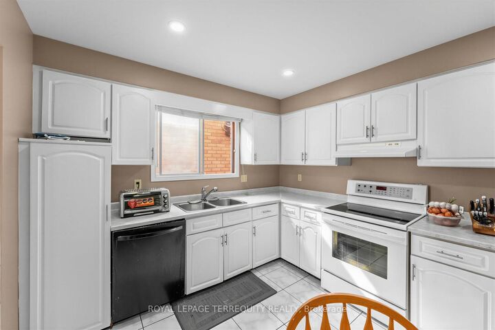 Property Photo:  746 Limeridge Road E  ON L8W 1A3 