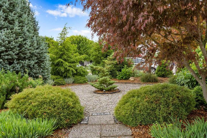 Property Photo: 31 Hillcrest Road ON L3K 6B4