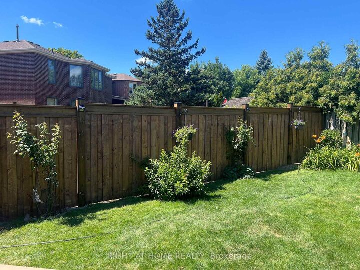 Property Photo: 3088 Spring Creek Crescent ON L5N 4R7