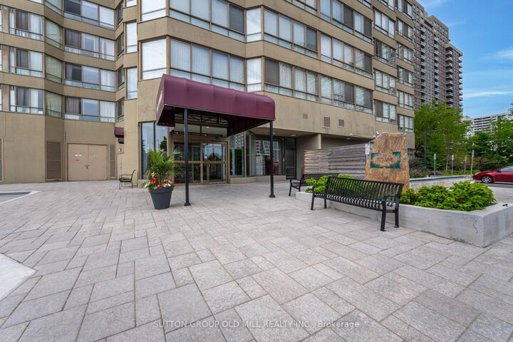 Property Photo: 3605 Kariya Drive 1812 ON L5B 3J4